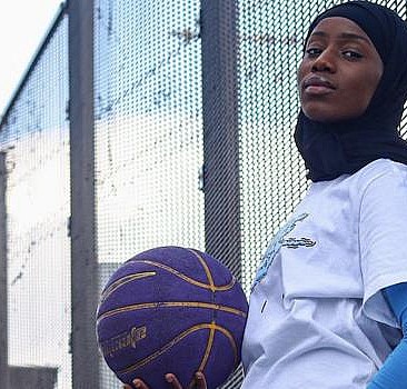 Fransız basketbolcu Sylla, resmi müsabakalara başörtüsüyle katılabilmek istiyor