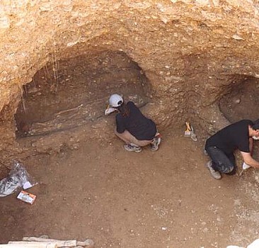 Adıyaman'da içerisinde 7 insan iskeleti olan oda mezar bulundu