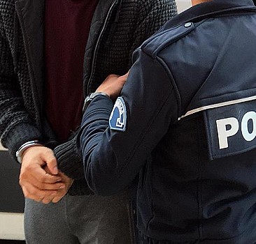 İzmir'de "Mahzen-9" operasyonunda yakalanan 5 şüpheli tutuklandı