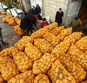 Cumhurbaşkanı Erdoğan'ın müjdesinin ardından depodaki patatesini TMO'ya satan Nevşehirli çiftçiler mutlu