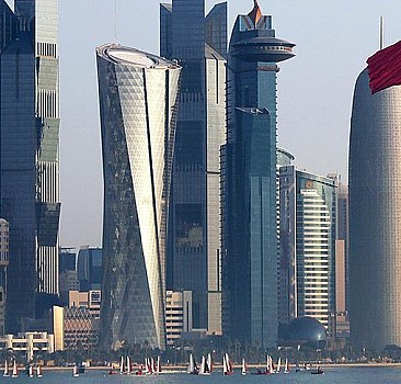 Katarlılar bayram namazını Dünya Kupası için inşa edilen stadyumda kıldı