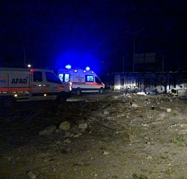 Bitlis'te tır ile kamyonet çarpıştı: 1 ölü, 2 yaralı