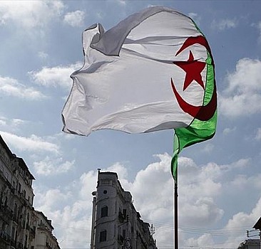 Cezayir'deki camilerde bayram namazı kılındı