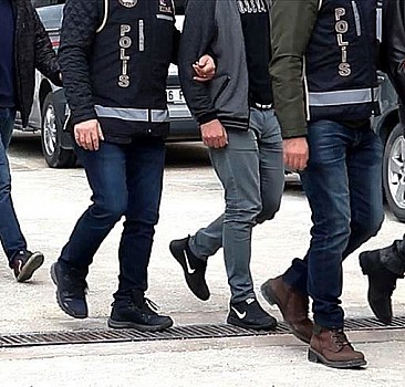 İzmir'de silah ticareti yaptıkları öne sürülen 4 şüpheli tutuklandı