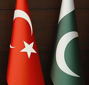 Pakistan ve Türkiye, askeri iş birliğini artırmada mutabık kaldı
