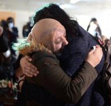Savaşın ayırdığı anne ve oğul 8 yıl sonra Türkiye'de kavuştu