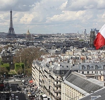 Fransa'da 'ayrılıkçı' yasa tasarısına tepkiler sürüyor