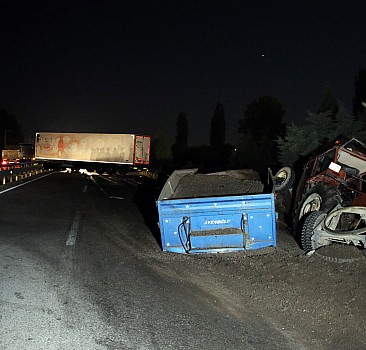 Uşak'ta tırın traktöre çarpması sonucu 1 kişi yaralandı