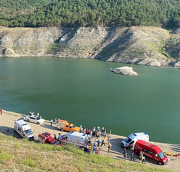 Amasya'da baraj gölünde kaybolan aynı aileden 5 kişi için arama çalışması başlatıldı