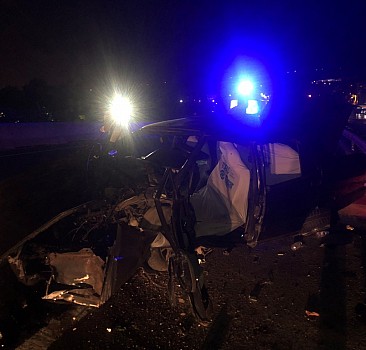Yalova'da otomobil bariyerlere çarptı: 3 yaralı