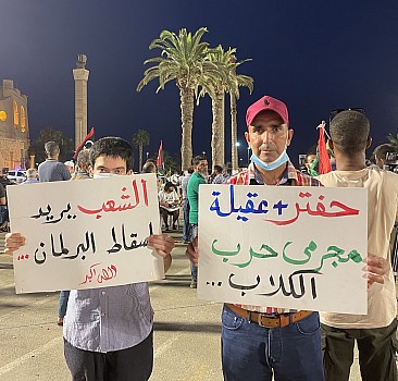 Libyalılar, Temsilciler Meclisinin hükümetten güvenoyunu geri çekme kararını protesto etti