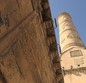 845 yıllık Mardin Ulu Cami'nin duvarındaki "Vergi Muafiyet Kitabesi" ilgi görüyor
