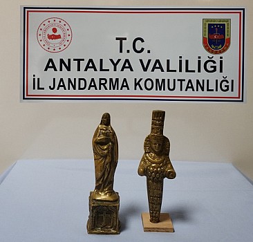 Antalya'da tarihi eser operasyonunda 2 altın heykel ele geçirildi