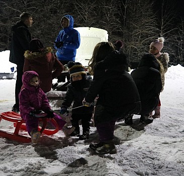 Zonguldak ve Sakarya'da vatandaşlar karın keyfini çıkardı