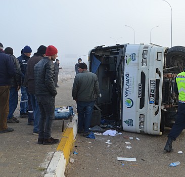 Afyonkarahisar'da yolcu midibüsü devrildi, 9 kişi yaralandı