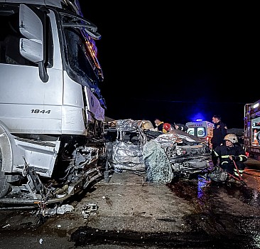 Bursa'da tırla çarpışan otomobilin sürücüsü öldü