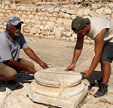 Elaiussa Sebaste Antik Kenti'ndeki hamam sütunları ayağa kaldırılacak