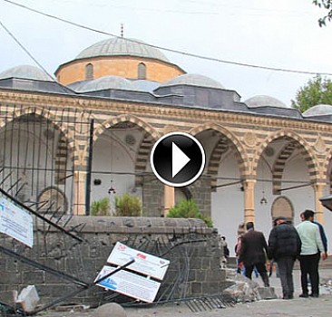 Teröristlerin zarar verdiği 'Fatihpaşa Camii'