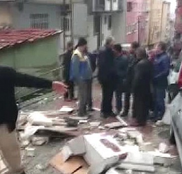 Kağıthane'de binanın giriş katında patlama