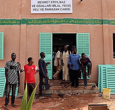 Cansuyu, Mali'de okul ve cami açtı