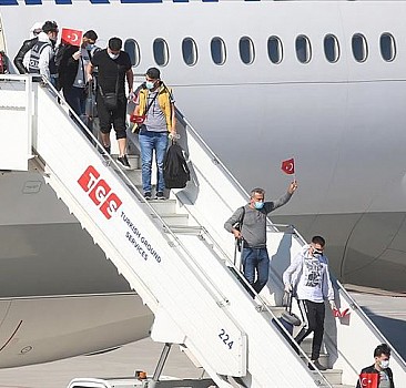 Yurt dışında kalan Türk vatandaşlarının tahliyesi sürüyor
