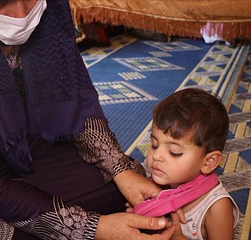 İdlib'deki kampta yaşayan görme engelli beş çocuklu aile yardım bekliyor