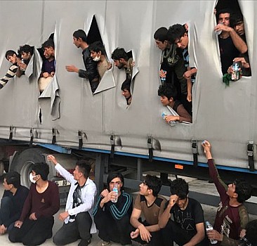 Samsun'da bir tırın dorsesinde çok sayıda düzensiz göçmen yakalandı