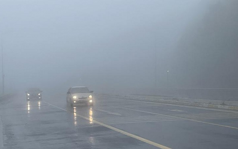 Bolu Dağı'nda sis ve sağanak ulaşımı etkiledi