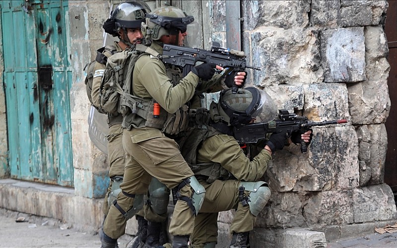 Siyonist İsrail rejimi Mescid-i Aksa'da yatsı ezanını engelledi
