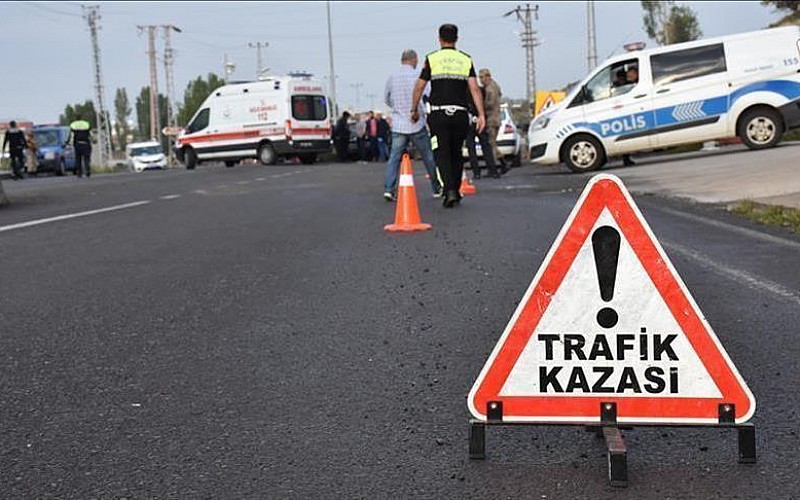 Aksaray'da iki otomobil çarpıştığı kazada 5 kişi yaralandı