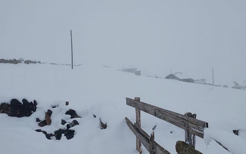 Bayburt ve Trabzon'da yüksek kesimler karla kaplandı