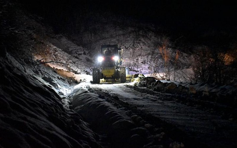 Karabük'te kardan kapanan 67 köy yolu ulaşıma açıldı