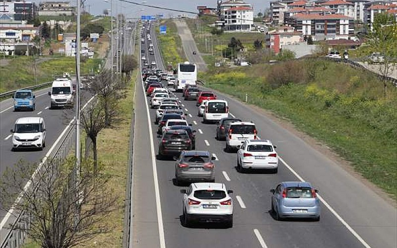 Tekirdağ-İstanbul yolunda trafik yoğunluğu yaşanıyor