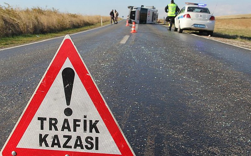 Tuzla'da seyir halindeki tırın İETT otobüsü ve yol bakım aracına çarpması 2 kişi öldü sonucu