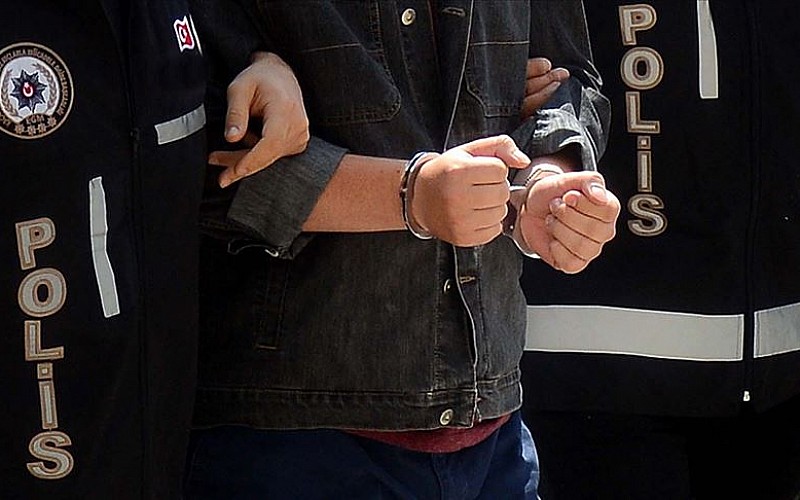 Sancaktepe'de 9 kilo 900 gram uyuşturucuyla yakalanan 3 şüpheliden 1'i tutuklandı