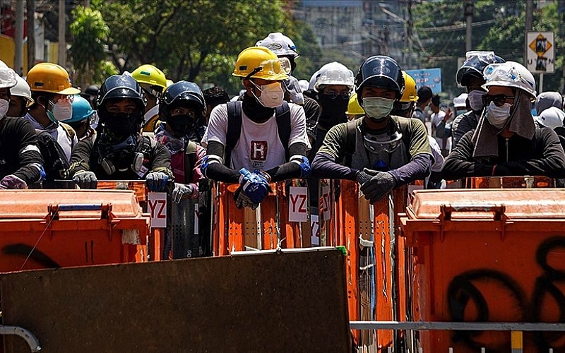 Myanmar'ın Yangon şehrinde güvenlik güçleri protestoculara yönelik kuşatmayı kaldırdı