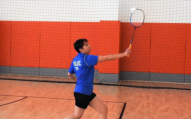 Paralimpik badmintoncu milli takımın başarısı için çalışıyor