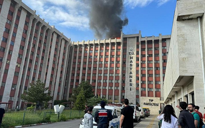 Trakya Üniversitesi Tıp Fakültesi Hastanesinin çatısındaki yangın kontrol altına alındı