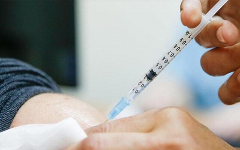 İtalya'da son 24 saatte yaklaşık 600 bin kişiye Kovid-19 aşısı yapıldı