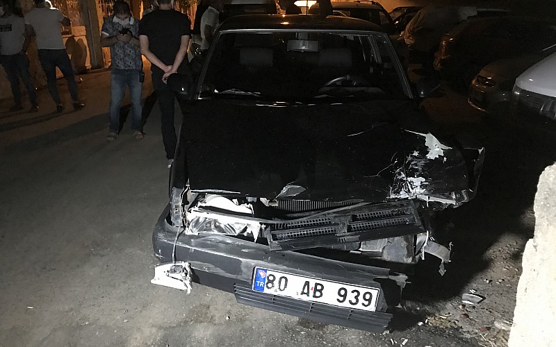Adana'da otomobilin çarptığı bekçi yaralandı