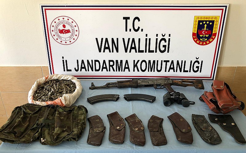 Van'da PKK'lı teröristlere yönelik operasyonda silah ve mühimmat ele geçirildi