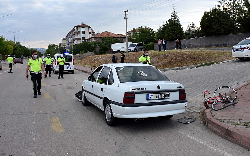 Kırıkkale'de otomobilin çarptığı 2 bisikletli yaralandı