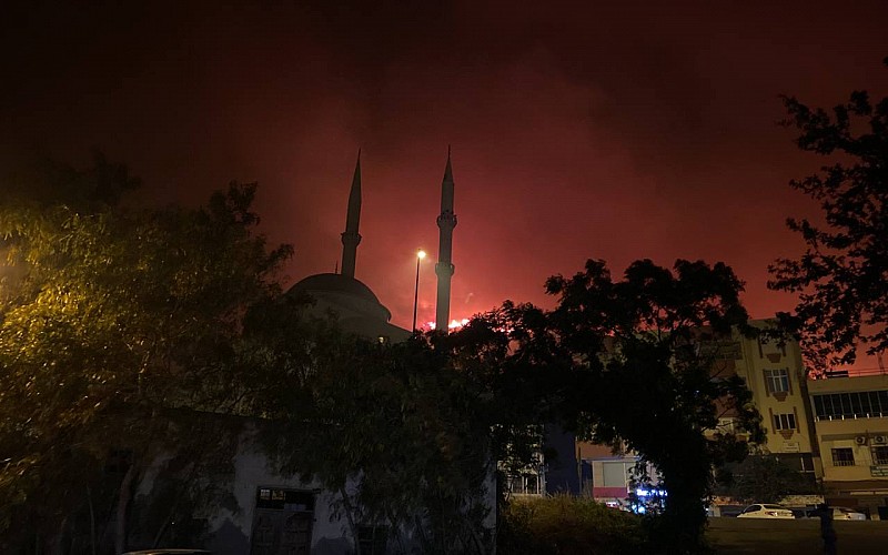 GÜNCELLEME 3 - Mersin Aydıncık'ta yangına karadan müdahale sürüyor