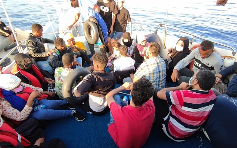 Aydın'da Türk kara sularına geri itilen 99 düzensiz göçmen kurtarıldı