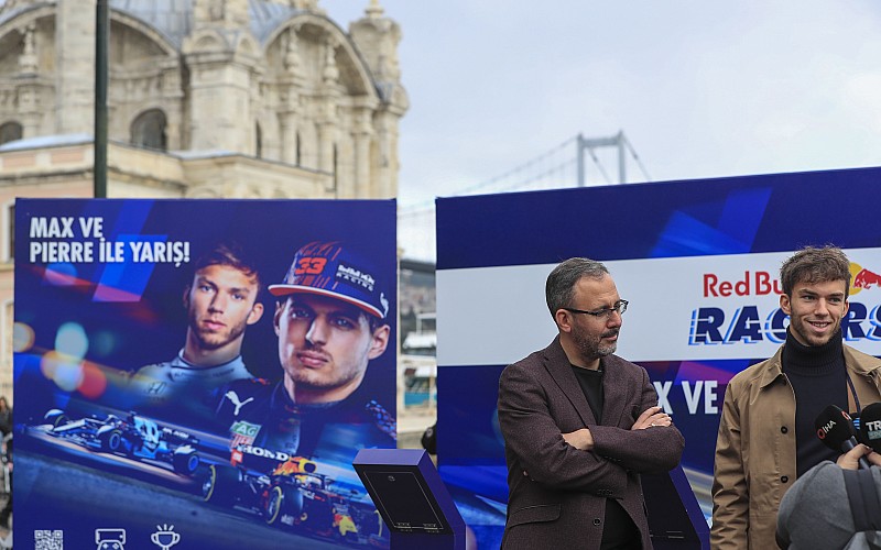 Bakan Kasapoğlu, Formula 1 pilotu Pierre Gasly bir araya geldi