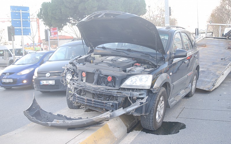 Tuzla'da trafik kazasında 3 kişi yaralandı