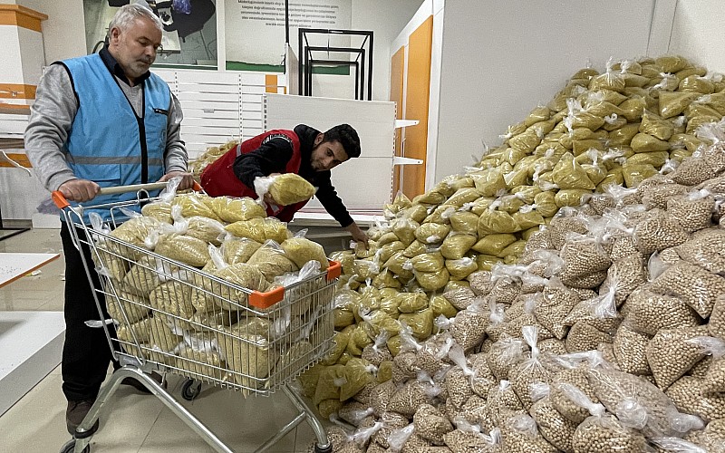 Malatya'daki Kızılay Sosyal Market'ten depremzedelere 45 bin gıda ve hijyen paketi