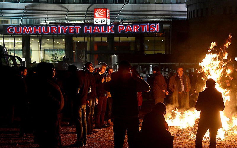 Bunlar mı Türkiye'yi yönetecek? CHP çalışanlarını kovuyor