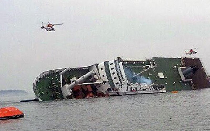 Filipinler'de 251 yolcu taşıyan gemi battı