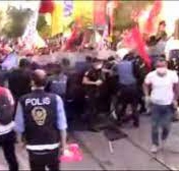 Kadıköy'de izinsiz yürüyüş yapmak isteyen gruptan bazı kişiler gözaltına alındı